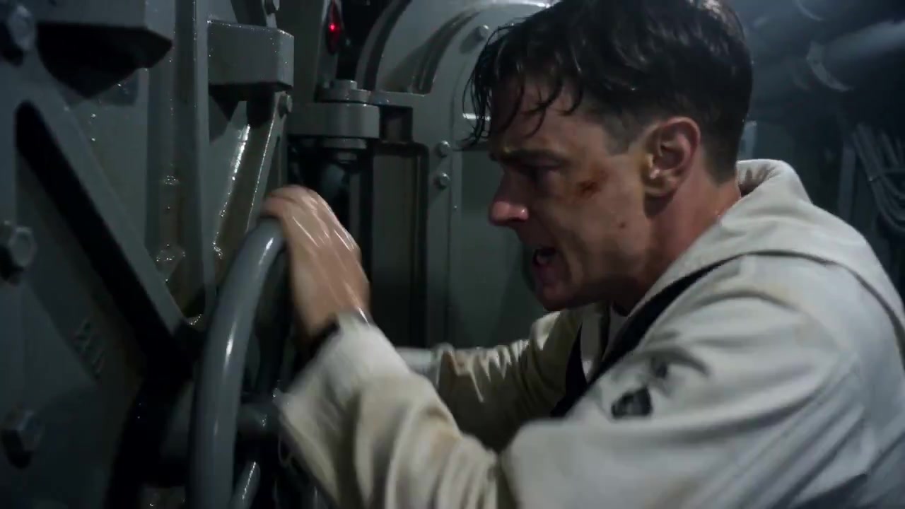 潜水艇紧急逃生